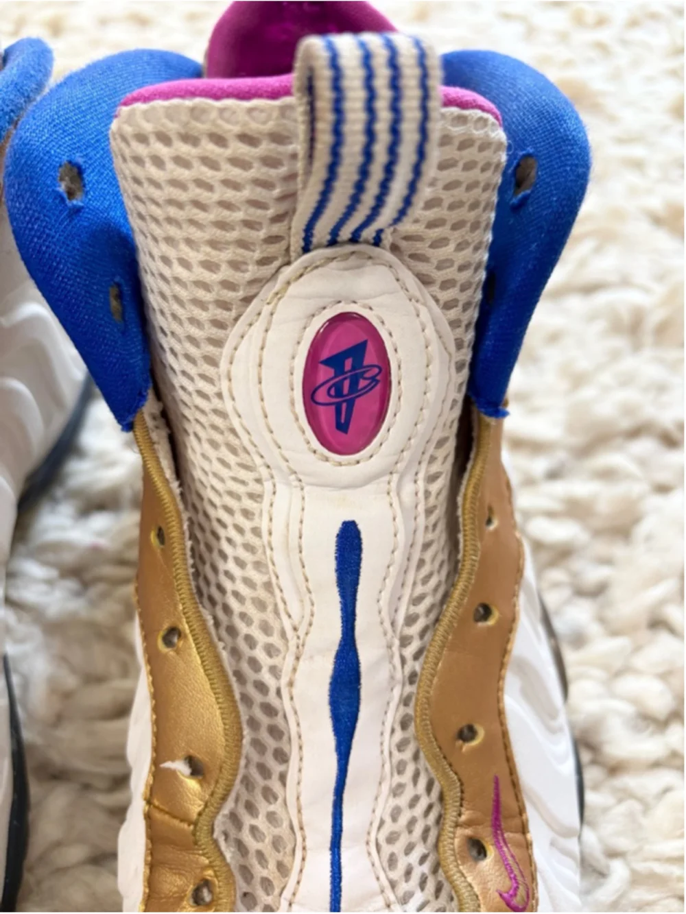 Nike Little Posite One Kids Shoes Size 5y Fuchsia Blast White/Gold